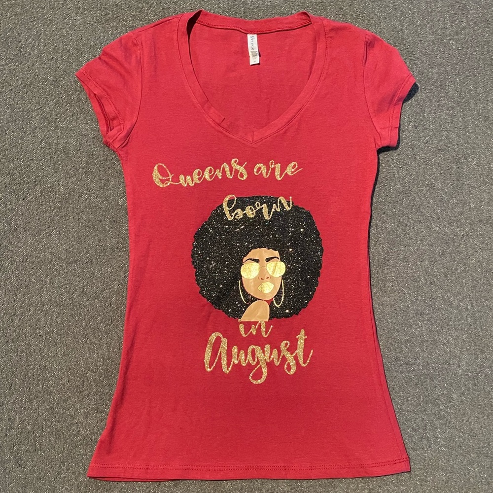 Reserved “Queens are born in August” Tee * EUC*